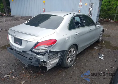 2017 Mercedes-Benz C 300 Luxury/Sport z USA, uszkodzony, nr VIN 55SWF4JB8HU191016